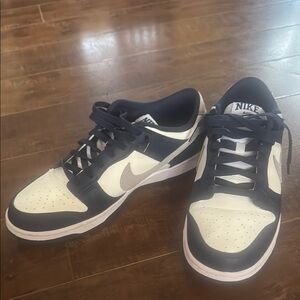 Authentic Nike Black and White Sneakers Classic Design